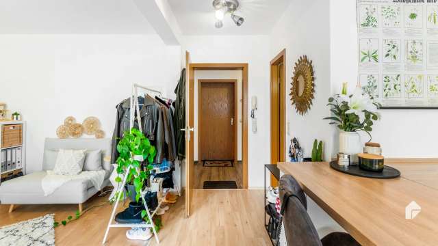 Helle und gepflegte 1-Zimmer-Erdgeschosswohnung mit Stellplatz in ruhiger Lage