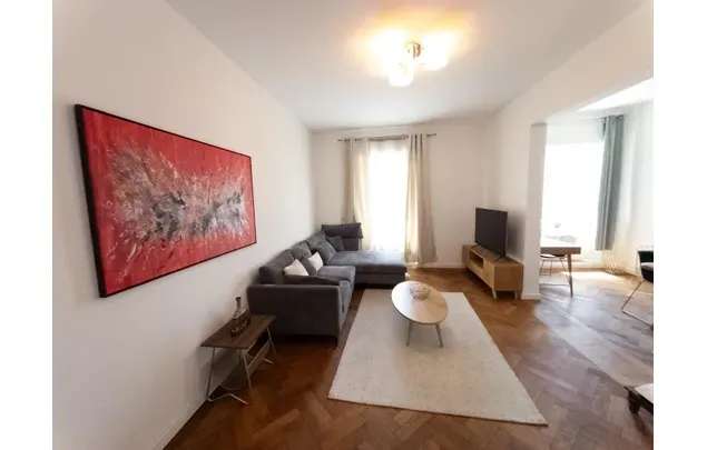 3,5 Zimmer Wohnung im Altbau mit Stuckdekor und Miele Küche