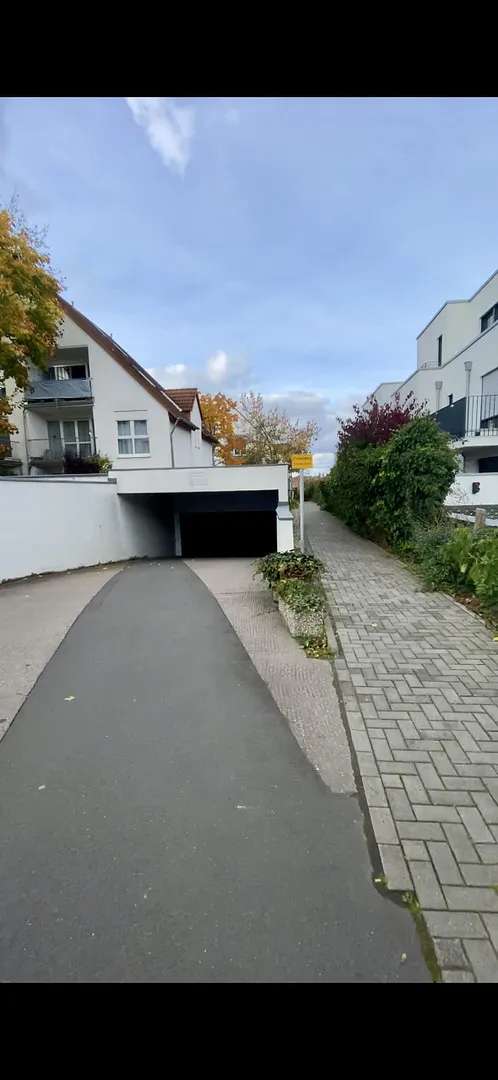 Modernisierte 2 Zimmer Wohnung in ruhiger Lage am Feld