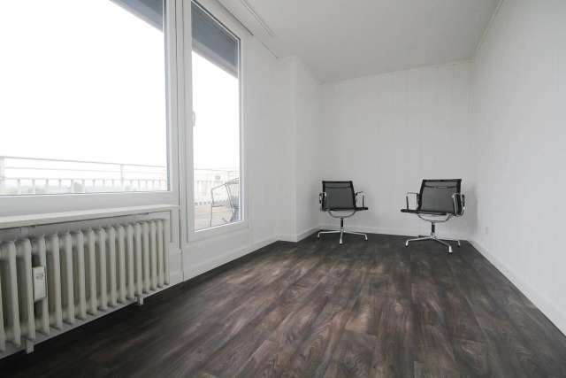 Penthouse mit Dachterrasse, Bar und 30 km Weitblick nach Köln