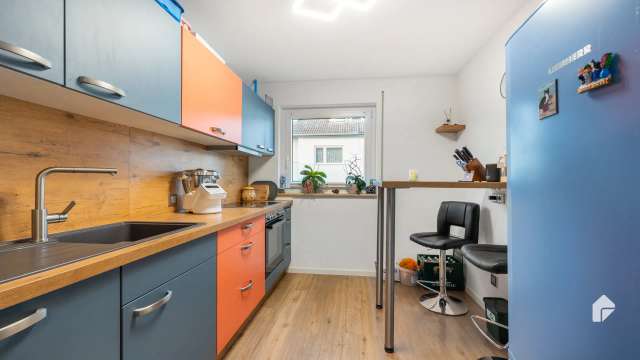 Top-Renovierte 3-Zimmer-Wohnung mit Einbauküche, Tageslichtbad, Garage und Süd-Loggia