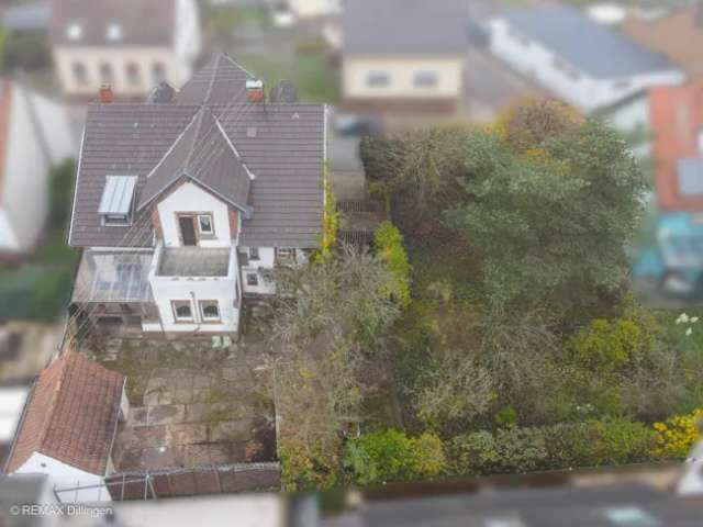 Quierschied: Attraktives, renovierungsbedürftiges Zweifamilienhaus, 240 m² Wfl., 1.119 m² Grundstück